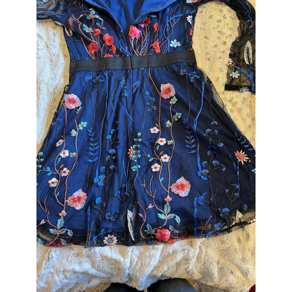 NWT CBR Navy Floral Embroidered Long Sleeve Dress Womens Size Medium - Picture 12 of 15
